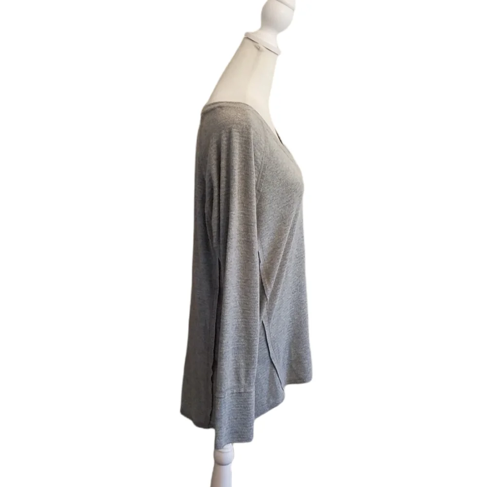 NEW Wildfox Haley V Neck Brushed V Neck Top Exposed Seams Gray Size Small